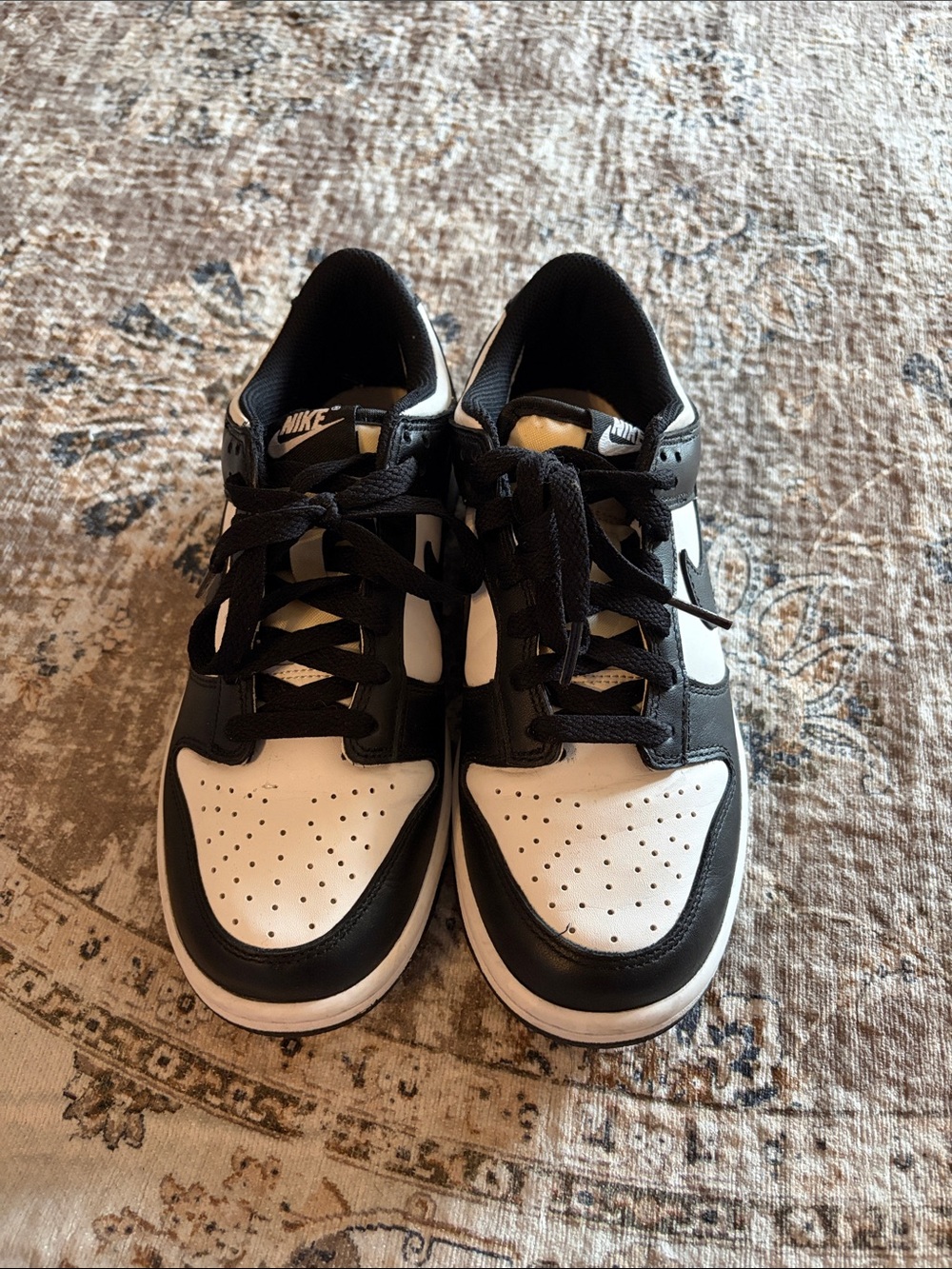 Nike Men’s Black and White Low-Top Sneakers - Classic Two-Tone
